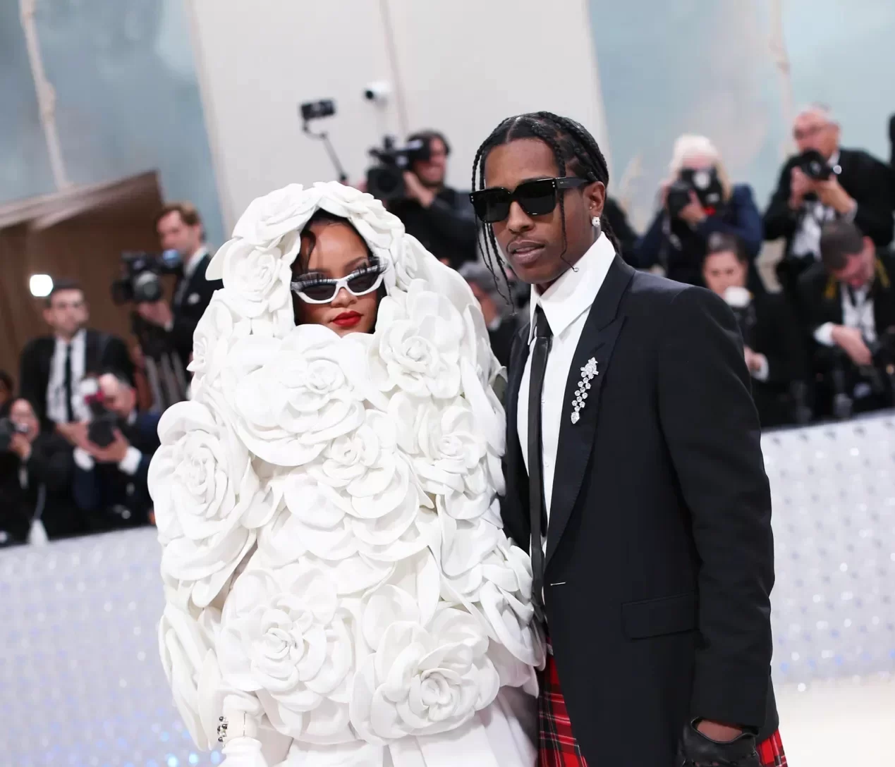 Fashion's Biggest Night: Karl Lagerfeld's Legacy Shines at the 2023 Met Gala; A Look at the Night's Most Memorable Moments.